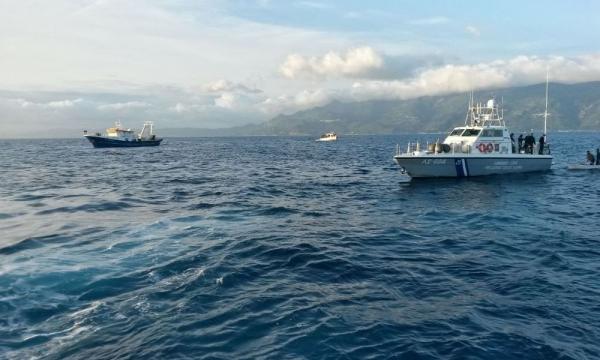 Απεκδύομαι και αποδύομαι