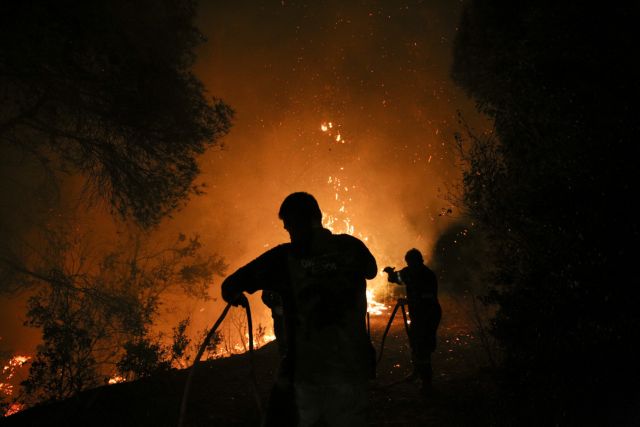 Εύβοια: Ολονύχτια μάχη με τις φλόγες - Δύο τα μέτωπα της πυρκαγιάς