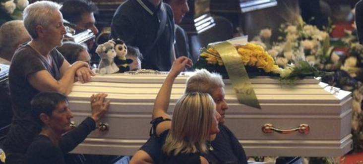 Γένοβα : Θρήνος στην κηδεία των θυμάτων