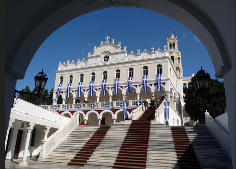 Παναγία : Η ταπεινή βασίλισσα