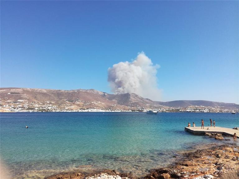 Αναζωπυρώθηκε η πυρκαγιά στην Πάρο
