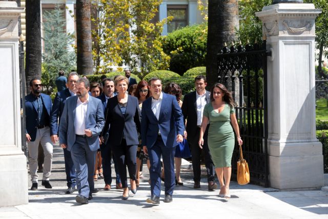 Ανασχηματισμός με φόντο τις εκλογές: Σε θέσεις «κλειδιά» οι… σωματοφύλακες του Τσίπρα