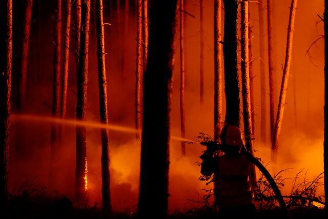 Γερμανία: Κίνδυνος αναζωπύρωσης στη μεγάλη πυρκαγιά [Εικόνες]