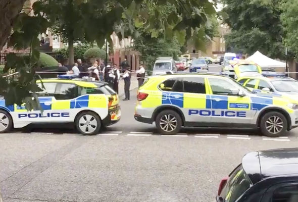 Λονδίνο: Ένοπλος άνοιξε πυρ και «ταμπουρώθηκε» σε σχολείο