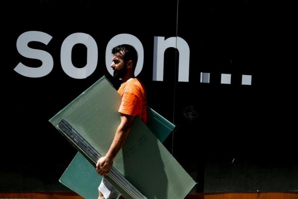 Ζητείται ελπίς. Στείλτε μήνυμα ίνμποξ