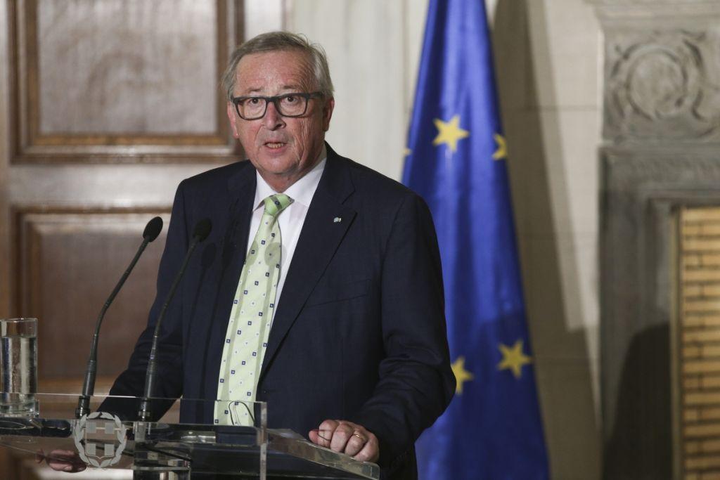 Politico: Τέλος μνημονίου χωρίς ούτε ένα φιλί από τον Γιούνκερ