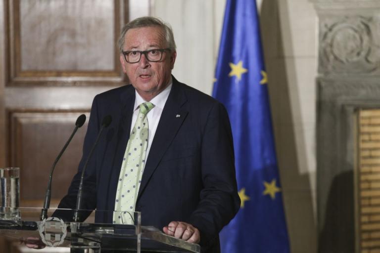 Politico: Τέλος μνημονίου χωρίς ούτε ένα φιλί από τον Γιούνκερ