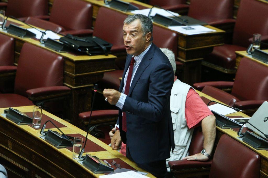 Επίθεση Θεοδωράκη κατά κυβέρνησης για τη μεταγωγή Κουφοντίνα