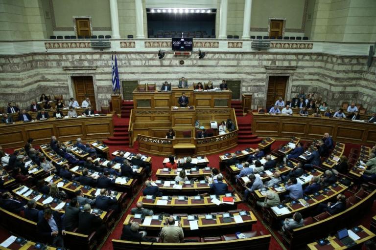 Υπερψηφίστηκαν τα μέτρα για τους πληγέντες και η τροπολογία για τα αυθαίρετα