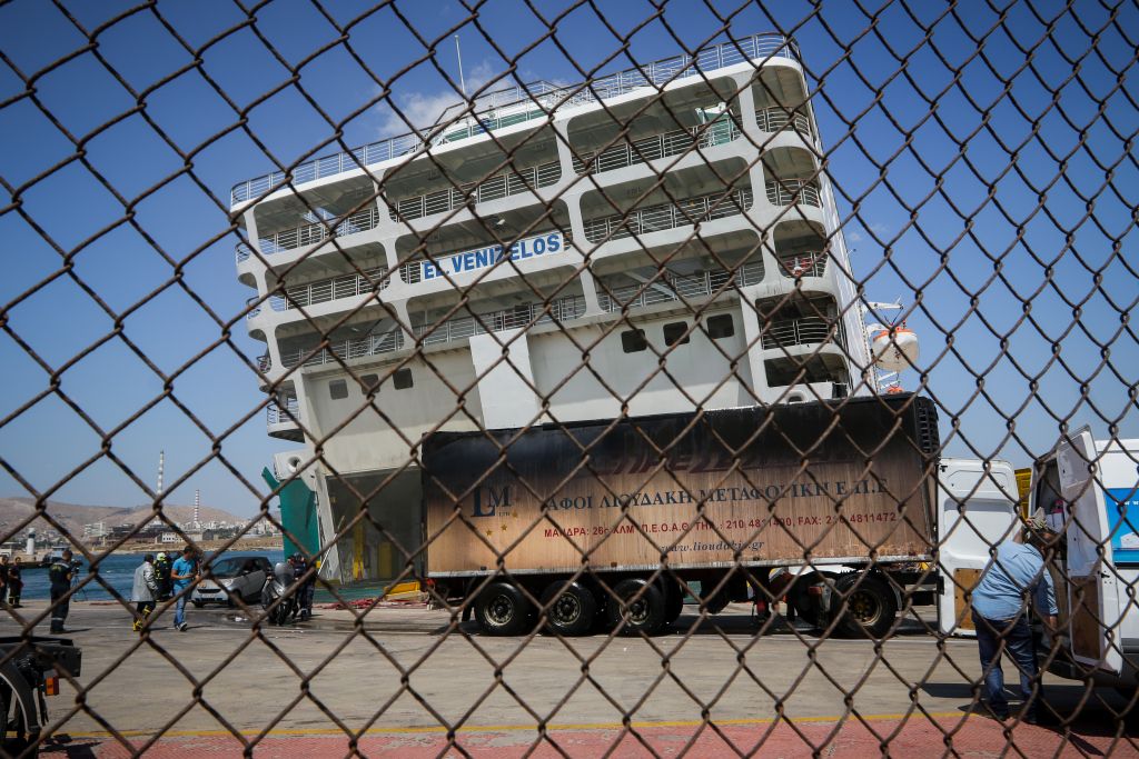 Εκκενώνεται το πλοίο «Ελευθέριος Βενιζέλος» - Πήρε απότομα κλίση