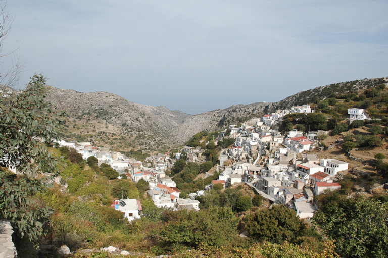 Κόρωνος, ένα παραδοσιακό κεφαλοχώρι της ορεινής Νάξου