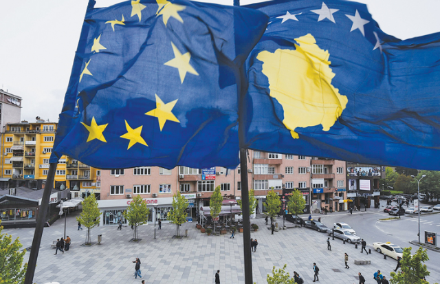 Στην κόψη του ξυραφιού το Κόσοβο - Οι κίνδυνοι για Βαλκάνια και Ελλάδα