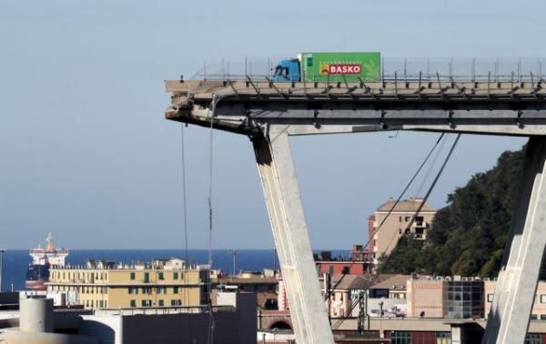 Τραγωδία στη Γένοβα: Ελλιπής η συντήρηση της γέφυρας λέει ο Ντι Μάιο και ζητά παραιτήσεις