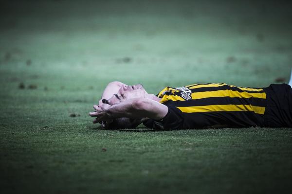 Αγωνία στην ΑΕΚ – Αμφίβολος με Σέλτικ ο Μάνταλος