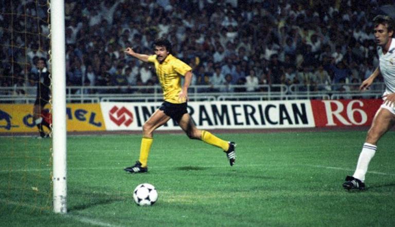 O κόμης που τους Εστερ-χάζεψε