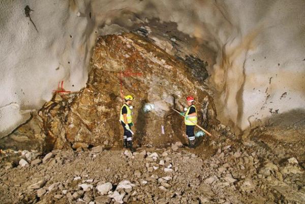 Νέα συλλογική σύμβαση εργασίας για τους μεταλλωρύχους μετά από 7 χρόνια