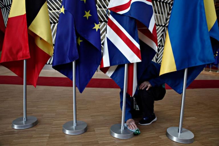 Συναγερμός στις γαλλικές εταιρίες σε περίπτωση «σκληρού Brexit»