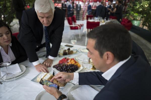 Το ταξίδι Τσίπρα στο Μόσταρ και η – όχι και τόσο – εσπευσμένη επιστροφή στην Ελλάδα