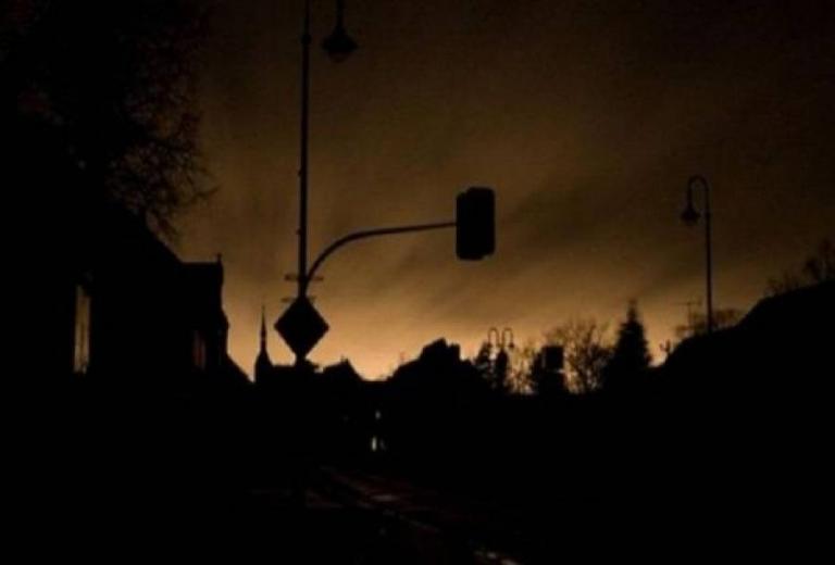 Χωρίς ρεύμα και οι πυρόπληκτοι στον Νέο Βουτζά