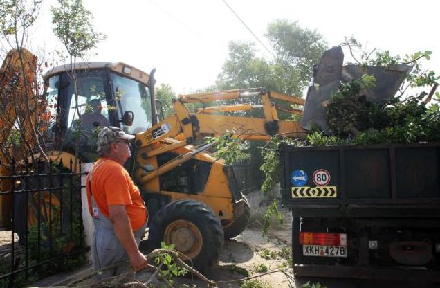 Με κατεδάφιση μάντρας στη Χαλκιδική ξεκίνησε το κυβερνητικό σόου με τα αυθαίρετα
