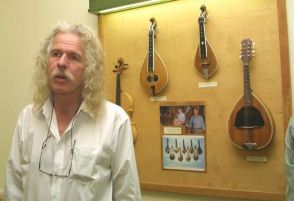 Ρος Ντέιλι : Αφιερωμένος στη μελέτη της κρητικής μουσικής