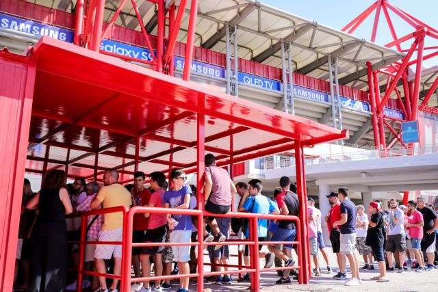 Ολυμπιακός : Ουρές για τα εισιτήρια με Μπέρνλι [Εικόνες]