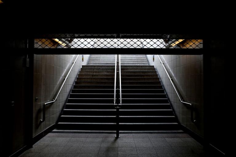 «Έμφραγμα» σε δρόμους και μετρό της Αθήνας λόγω μεγάλης διακοπής ρεύματος