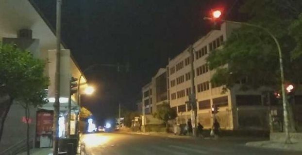 Επίθεση στη Διεύθυνση Πολεοδομίας στον Περισσό για τις φονικές πυρκαγιές