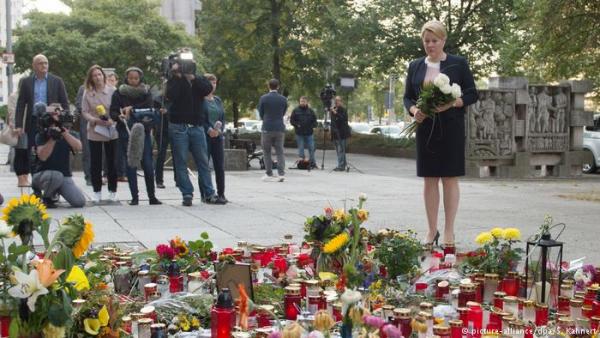 Κέμνιτς: Οι πολιτικοί πηγαίνουν στους πολίτες