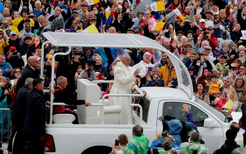 Την παραίτηση του πάπα ζητά Αρχιεπίσκοπος για τα σεξουαλικά σκάνδαλα