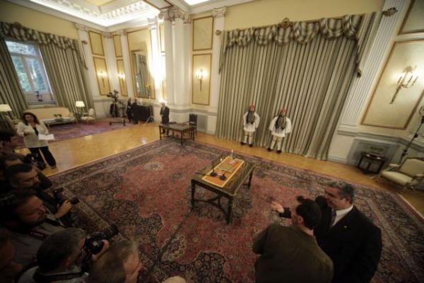 Το μεσημέρι η ορκωμοσία των νέων μελών της κυβέρνησης