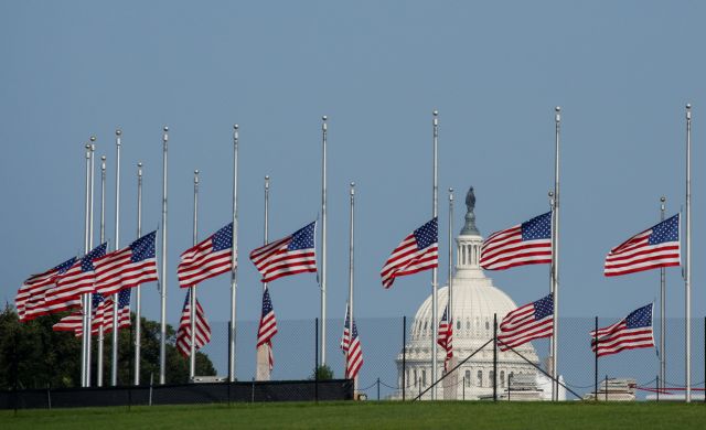 Μεταθανάτιο μήνυμα Μακέιν: Μην κρυβόμαστε πίσω από τείχη, να τα γκρεμίζουμε