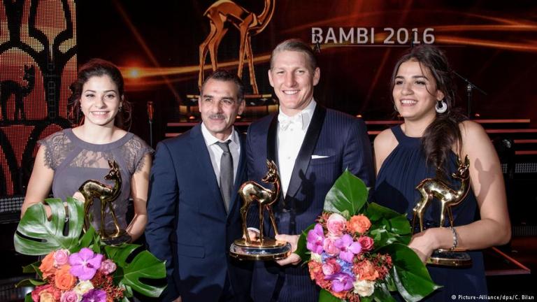 Tageszeitung για Σάρα Μαρντίνι: Από ήρωας… διακινητής;