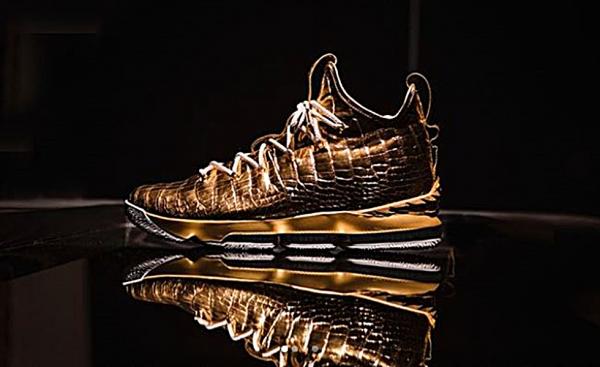 Παπούτσι αξίας 100 χιλιάδων δολαρίων για τον ΛεΜπρον [Εικόνες]