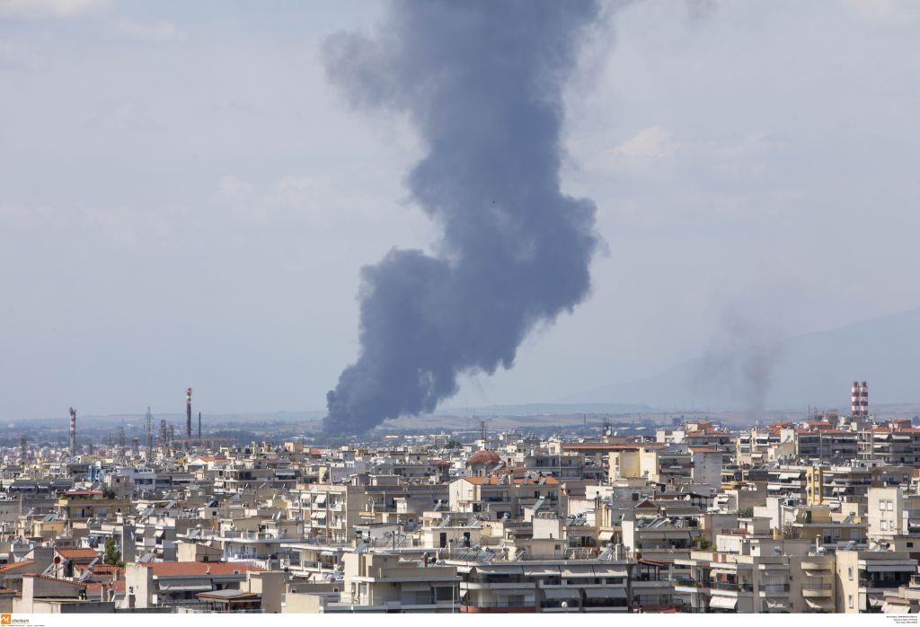 Πυρκαγιά σε εργοστάσιο στη Θεσσαλονίκη