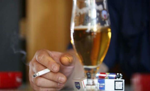 Κάπνισμα και ποτό προκαλούν αθηροσκλήρωση από την εφηβεία