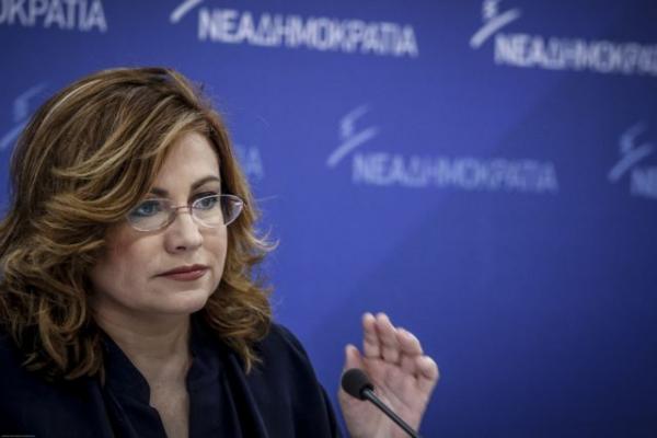 Σπυράκη: Εξαπατούν και μας επιστρέφουν στην κακή συνταγή των παροχών
