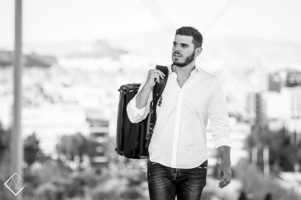 Ο Νίκος Σταδιάτης αφήνει για λίγο το ακορντεόν του και μιλάει για όσα αγαπάει