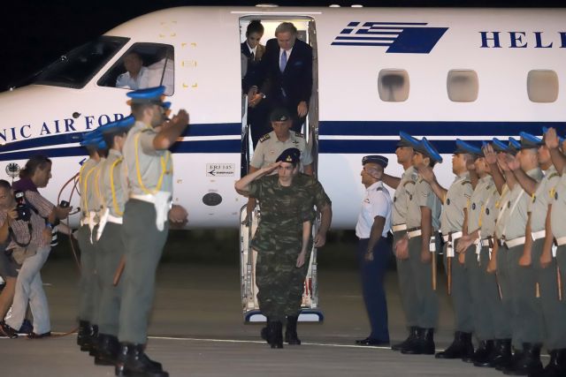 Οι συγκινητικές εικόνες από την άφιξη των δύο στρατιωτικών στη Θεσσαλονίκη