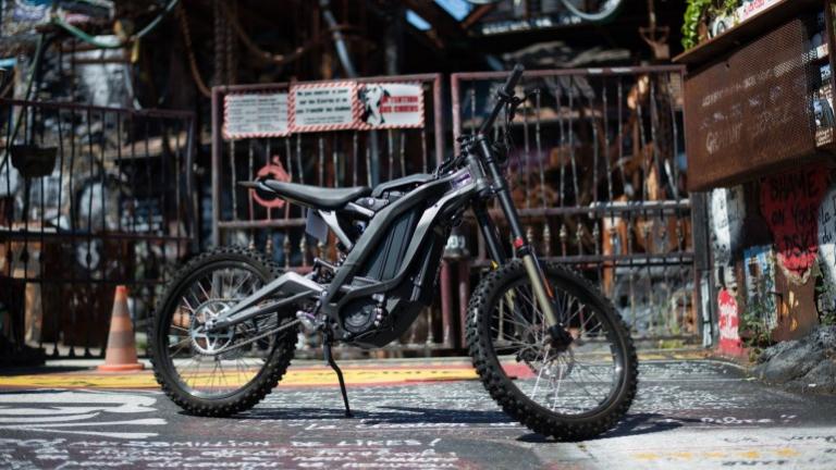 Sur-Ron Light Bee: Ηλεκτρικό υβρίδιο σε δύο τροχούς