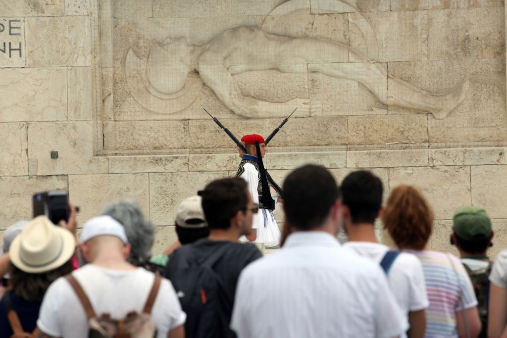 Αυξάνονται οι τουρίστες στην Ελλάδα, αλλά δεν ξοδεύουν - Οι λόγοι