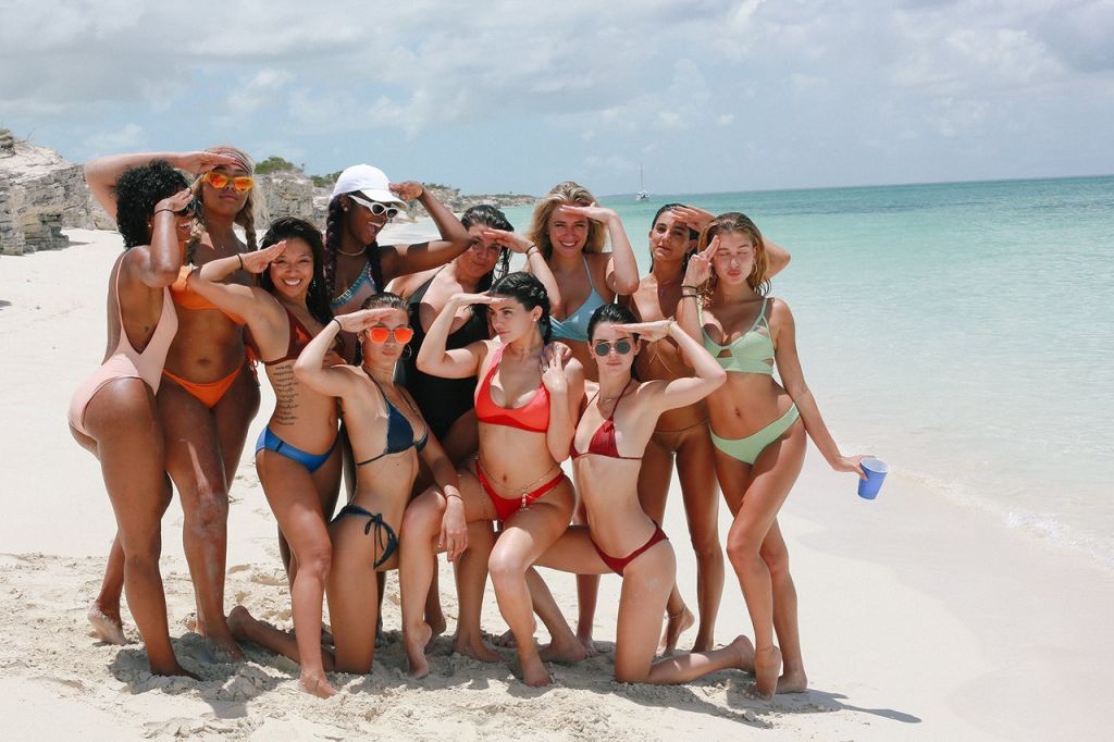 Ποιοι άνδρες συνεχίζουν τις διακοπές τους στα Turks & Caicos;