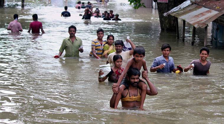 Ινδία: Στους 370 οι νεκροί από τις πλημμύρες - 700.000 οι εκτοπισμένοι