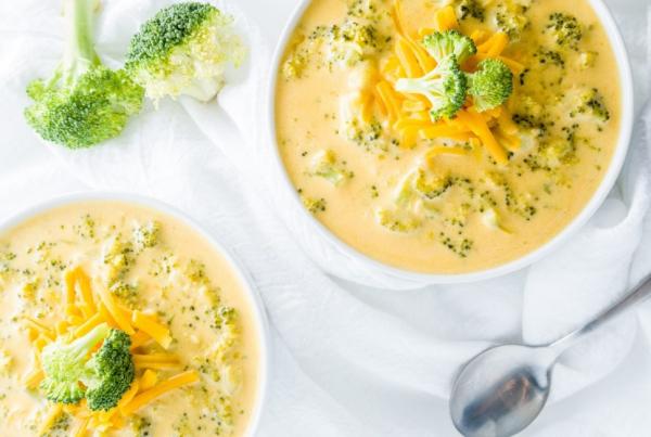 Υγιεινή σούπα με τυρί και μπρόκολο