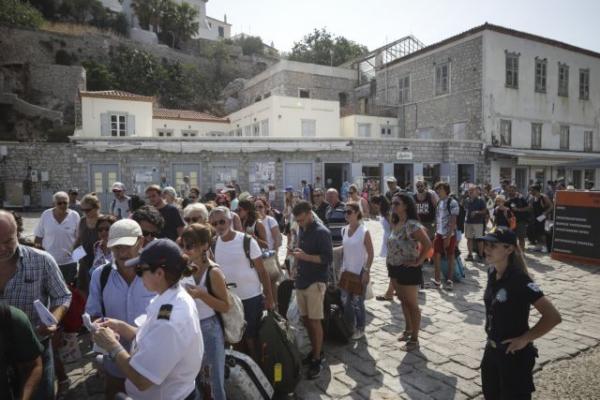 «Πυρ ομαδόν» κατά της κυβέρνησης για το μπλακ άουτ στην Ύδρα