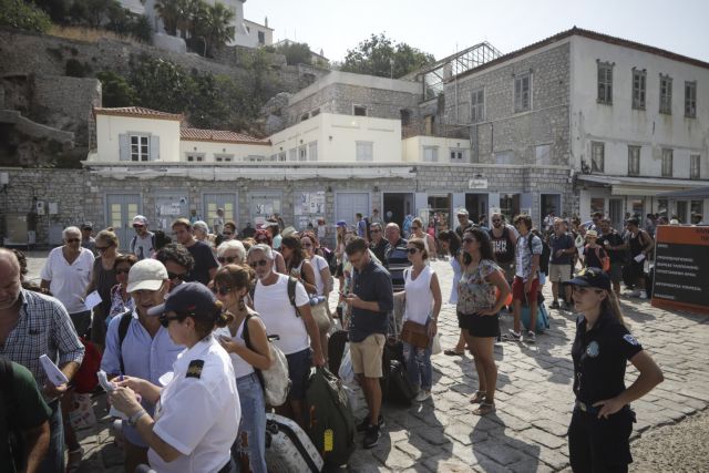 «Πυρ ομαδόν» κατά της κυβέρνησης για το μπλακ άουτ στην Ύδρα
