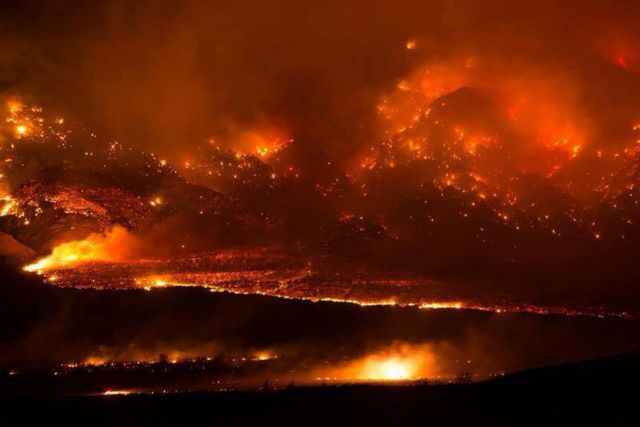 Καλιφόρνια: Οι πυροσβέστες κερδίζουν έδαφος στη μάχη με τις φλόγες