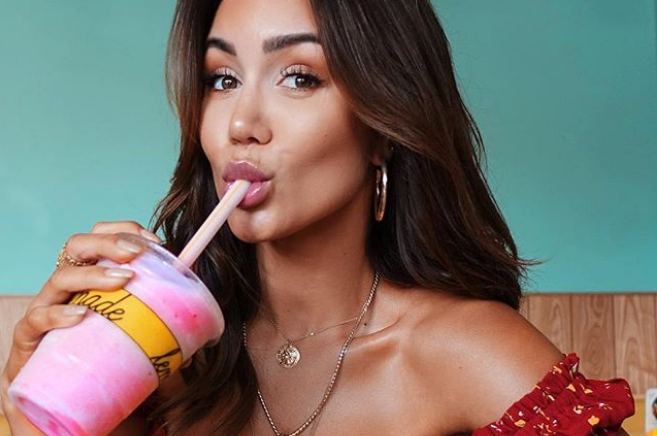 Μακιγιάζ για να δείξετε μαυρισμένη