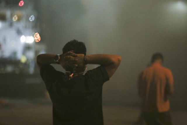 «Ελ. Βενιζέλος»: Εξαιρετικά δύσκολη η κατάσβεση της φωτιάς – Θα καίει για τουλάχιστον 24 ώρες