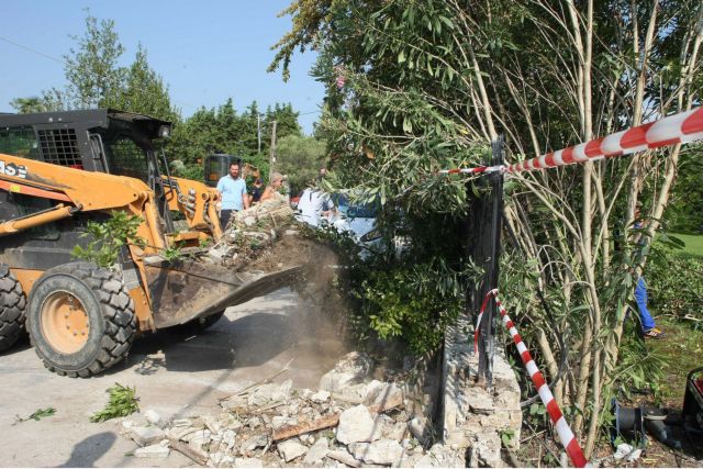 Με εντολή Τσίπρα η αναστολή κατεδάφισης αυθαιρέτων το 2015